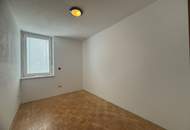 *** Stadtnah & absolut ruhig: 102,5 m² im 2. OG mit 4 Zimmern, Carport und Entwicklungspotenzial für deine Visionen ***