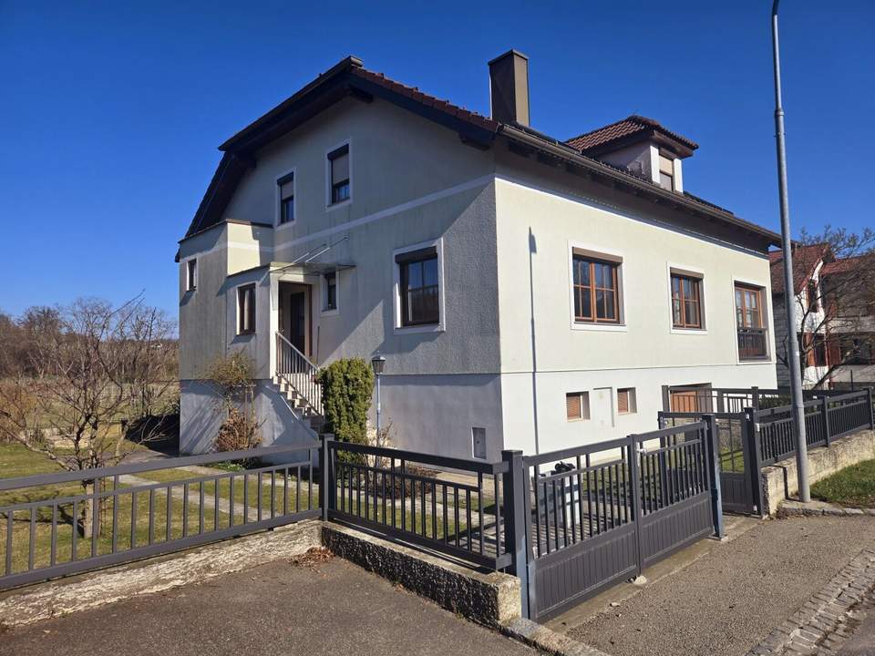 Großzügiges Wohnhaus mit zwei Wohneinheiten in 2070 Retz - toller Garten, Zweitgarage, Pelletheizung