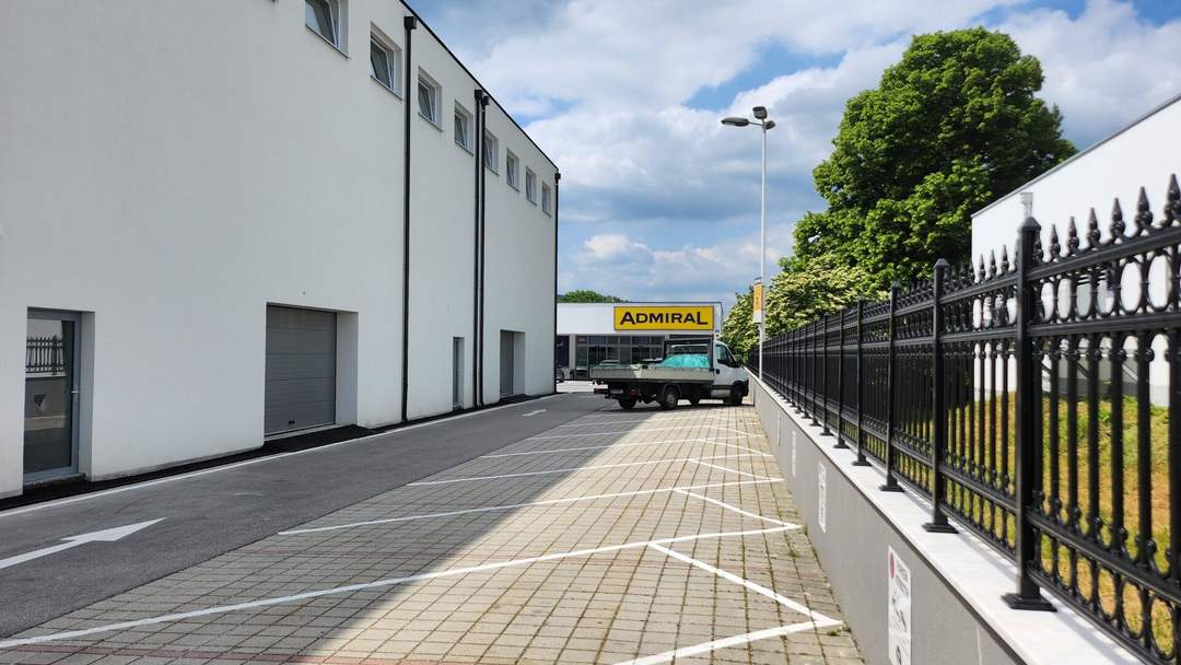Gewerbehalle * automatisches Rolltor * 2 KFZ Abstellplätze*