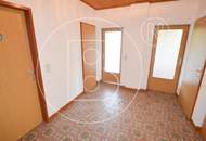 Großes Eckgrundstück mit renovierungsbedürftigem Haus!