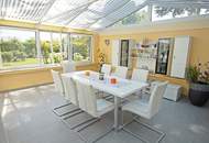 2241 Schönkirchen: Rarität! Traumhafte Wohlfühloase samt Schwimmhalle in bester Lage!