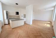 Erstbezug nach Sanierung: Traumhafter 4-Zimmer-Altbau mit moderner Ausstattung