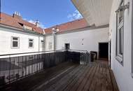 Für Citylover, Singles und Verliebte! Charmante Stadtwohnung mit großer Innenhof-Terrasse | Wohn-Schlafraum & Küche | Hohe Räume | Großzügige Lagerfläche