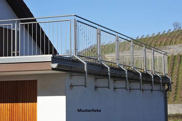 Großzügiges Einfamilienhaus mit Pool, Pferdestall & weitläufigen Landflächen