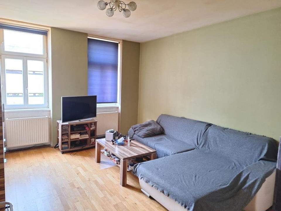 Helle 2-Zimmer Altbauwohnung in U-Bahn-Nähe