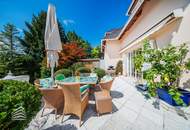 Beeindruckende Villa mit gepflegtem Garten und Pool