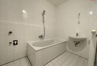 Linz-Oed: Dank vieler großer Fenster lichtdurchflutete 3-Zimmer-Wohnung mit Balkon & Autoabstellplatz in städtischer ruhiger Grünlage