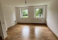 Modernisiert - hochwertig - durchdacht: diese 2,5-Zimmer Wohnung in hervorragender Lage überzeugt mit stilvoller Sanierung, ebenerdiger Dusche, hochwertigen Böden und viel Stauraum im großzügigen Kellerabteil - perfekt für Paare oder kleine Familien!