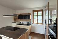Exklusive Wohneinheit im Eckreihenhaus mit Luxusgarten &amp; Pool // Exclusive unit in a corner townhouse with a luxurious garden and pool //