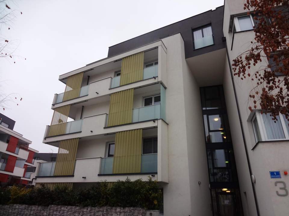 2 - Zimmer Eigentumswohnung mit Loggia ! Anlage mit ca. 3% Rendite!