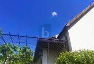 CHARMANTES KLEINOD MIT GEPFLEGTEM GARTEN UND SEEBLICK