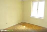 Sanierungsbedürftige Balkonwohnung im Botschaftsviertel