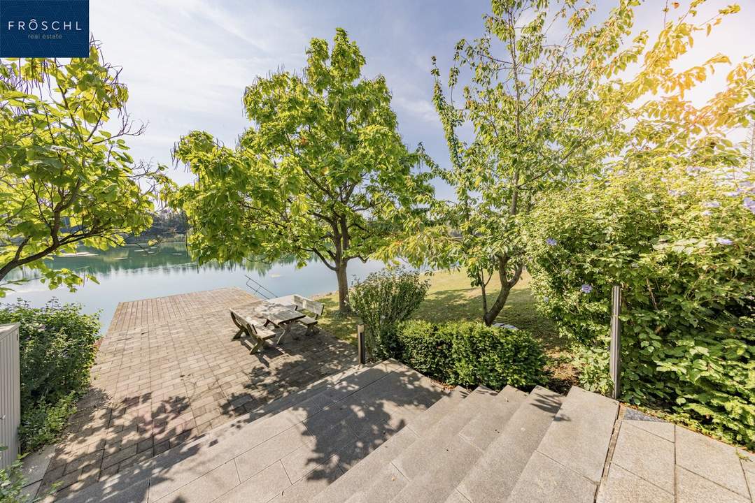 Das Refugium am See – exklusiver Landsitz mit eigenem Seegrundstück, Tennisplatz und über 6 Hektar Eigengrund