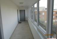 Schönes Wohnen in einer zwei Zimmer Wohnung mit ruhigem Balkon im Hof
