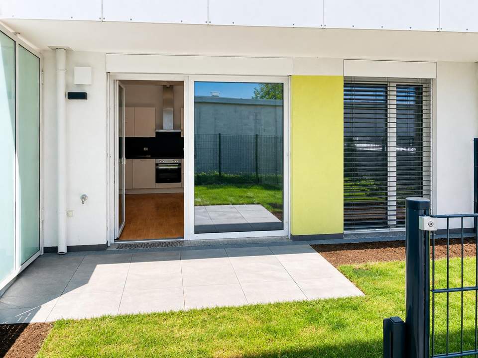 Gartenwohnung mit Terrasse, Eigengarten und Garage