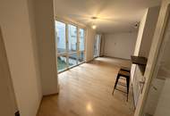 KARLSPLATZ IS CALLING: ruhige 2 Zimmer-Wohnung mit Gemeinschaftsdachterrasse!