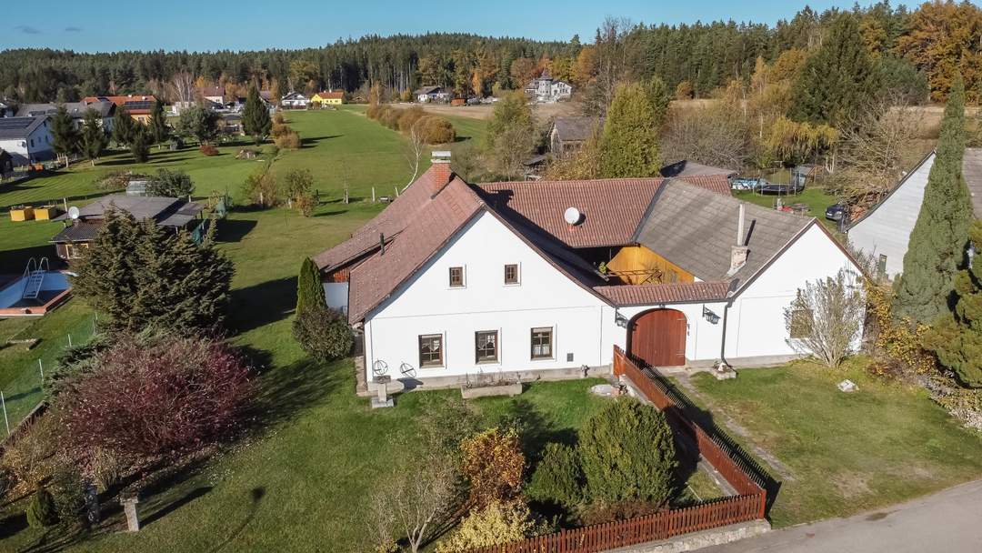 Landhaus mit großem Grundstück.