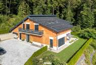 Elegantes Wohnen im Grünen! Neuwertiges Dreifamilienhaus in erhöhter Ruhelage