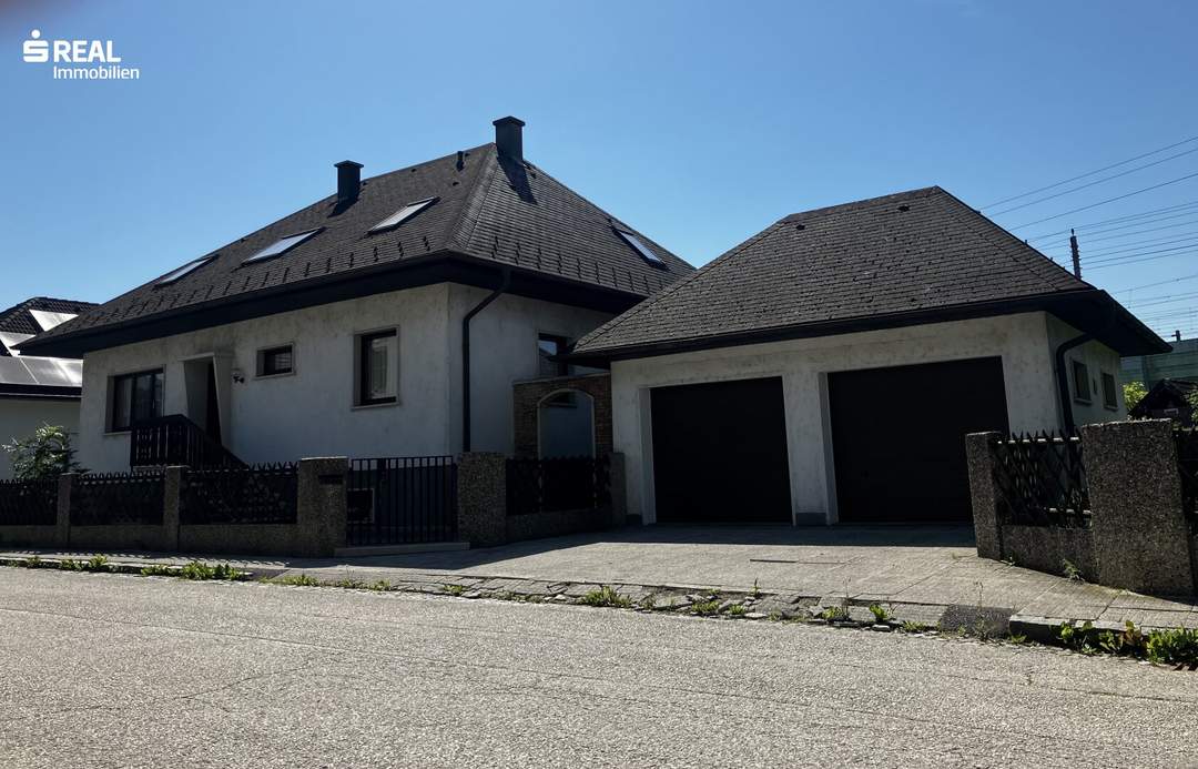 Geräumiges Haus mit Garten und Doppelgarage