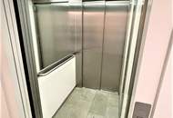 DACHGESCHOSS, FERNBLICK, 48 m2 Neubau mit 13 m2 Balkon, Wohnküche, 1 Zimmer, Duschbad, Garage möglich, U3-Nähe, vermietet