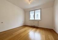 1160! Entzückende und helle 2-Zimmer DG-Wohnung nahe Stadthalle!