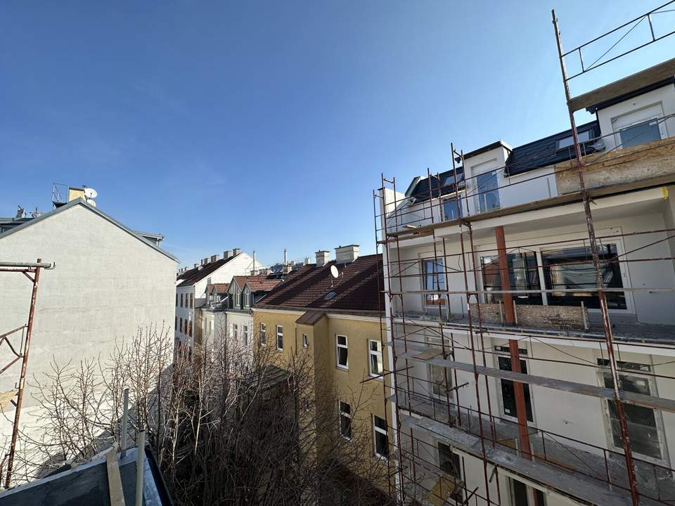 Luxuriöses &amp; Sonnenverwöhntes Wohnen in Top Lage I Hofseitiger Balkon I Penthouse-Charakter I Holzparkett
