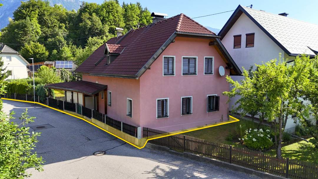 Preisgesenkt – Sonniges Zuhause mit Potenzial – Haus mit Stadl, Garten und Top-Anbindung in Arnoldstein