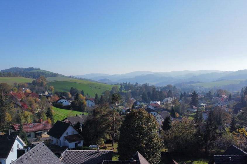 RUHIGE LAGE INMITTEN DER BUCKLIGEN WELT - EIN HAUS MIT POTENZIAL &amp; AUSBLICK, Haus-kauf, 190.000,€, 2851 Wiener Neustadt(Land)