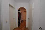 Sonnige 3-Zimmer-Wohnung im 1. Stock mit großer Loggia und Einzelgarage