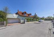 Großzügiges Familiendomizil mit uneinsichtigem Garten, Hallenbad, Sauna und Garage für 2 PKW