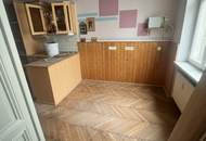 Prestigehaus Sanierungsbedürftige Altbauwohnung 3 Zimmer