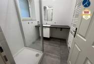 Gepflegter Altbau: Schöne Zwei Zimmer plus Küche