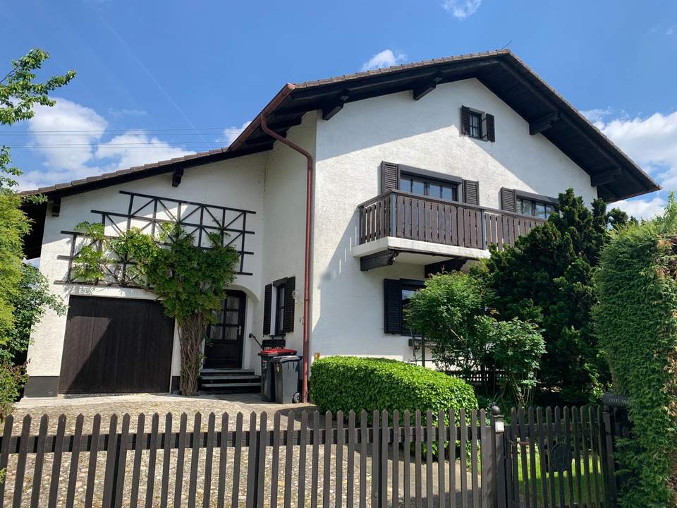 ***OPEN HOUSE Freitag 13. Juni 2025 12-16 Uhr***Großzügiges Ein- oder Zweifamilienhaus mit wunderschönem Garten