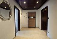 Großzügig konzipierte Wohnung * Loggia * KFZ Garagenplatz * Sauna * sanierungsbedürftig