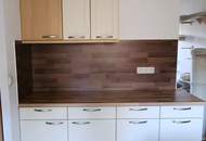 Modernes Wohnen im Holzhaus! Möblierte 3 Raumwohnung mit Balkon &amp; Carport!