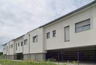 Tolles, räumlich gut eingeteiltes Reihenhaus mit Eigengarten, Dachterrasse und zwei Garagenplätzen.