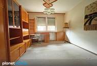 Einfamilienhaus mit Terrasse, Innenhof und großer Garage