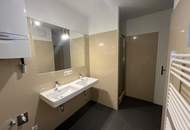 UNBEFRISTET - helle 2,5-Zimmer Dachgeschosswohnung mit Wohnküche, Schrankraum, 26 m2 Dachterrasse und Kellerabteil nahe Schönbrunn