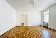 Erstbezug nach Sanierung - Stilaltbauwohnung mit kleinem Balkon