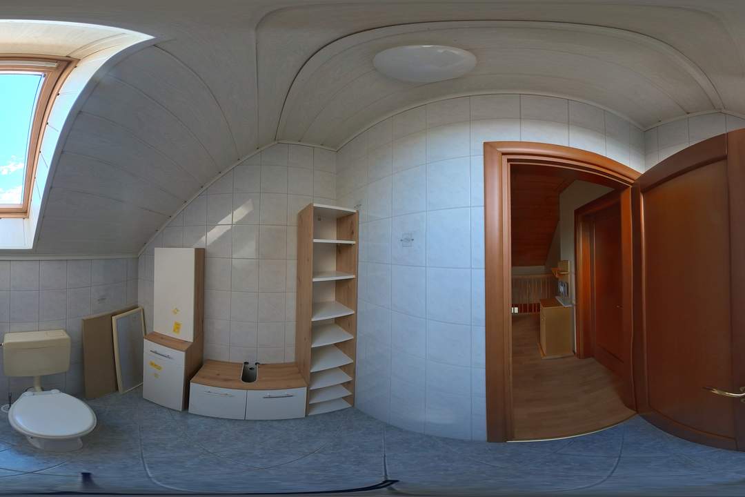 Bezugsfertiges Fertigteilhaus auf einem sonnigen Grundstück