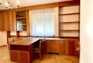 Zentral gelegenes Ein- bis Zweifamilienhaus mit großem Garten und Doppelgarage!