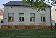 Streckhof in Moschendorf, 5 Zimmer, Wohnfläche 116 m², große Lagerflächen in den Nebengebäuden, 95.000 €
