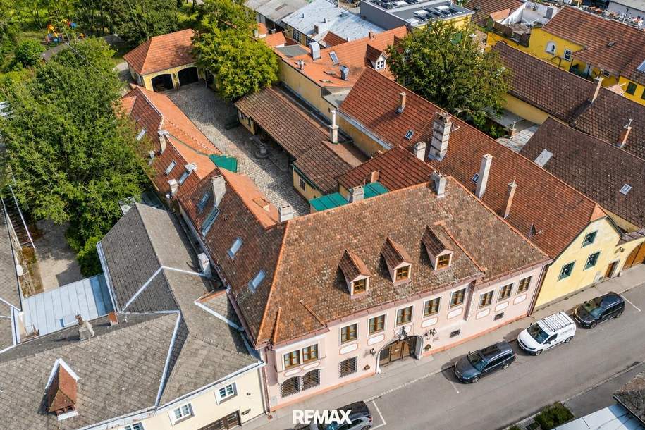 "Ca. 400 m² Wohnfläche plus weitere ca. 710 m² Nutzfläche mit viel Potenzial!", Haus-kauf, 1.350.000,€, 2380 Mödling