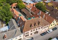 "Ca. 400 m² Wohnfläche plus weitere ca. 710 m² Nutzfläche mit viel Potenzial!"