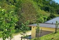 WOHNEN IM NATURPARADIES AM WALDRAND MIT MÖGLICHKEIT AUF ZWEI WOHNEINHEITEN - BESTE FERIEN- ODER ZWEITWOHNSITZEIGNUNG MIT KLEINEM BACH, OBSTBÄUMEN &amp; WALD - NICHT VOM HOCHWASSER BETROFFEN