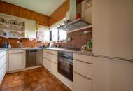 Sie brauchen viel Platz? Wir haben die Lösung. Sanierungsbedürftiges Architektenhaus in bester Lage.