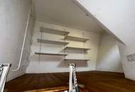 Tolle 3-Zimmer DG-Wohnung mit Balkon - teilweise hohe Räume im Altbau mit 1xSchlafzimmer in den Innenhof - WG geeignet