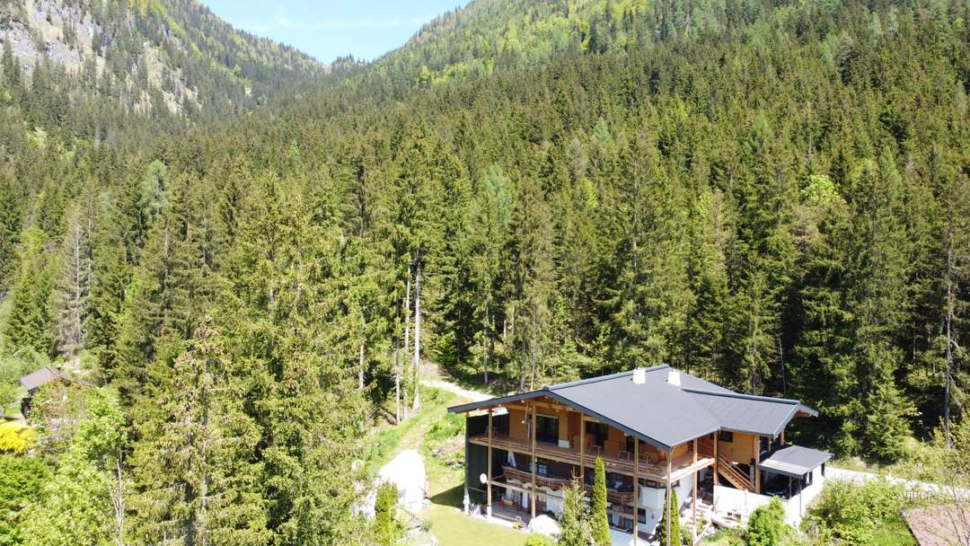 Tirolerhaus an einem Kraftplatz mit Gebirgsblick am Waldrand!