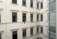 UNBEFRISTET - Repräsentative 9-Zimmer Altbauwohnung mit Balkon und Blick auf das Rathaus – ca. 293 m² in bester Innenstadtlage - auch ideal als Büronutzung