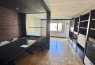 Sonnige sanierungsbedürftige 3 Zimmerwohnung in der beliebten grünen Südstadt mit LOGGIA
